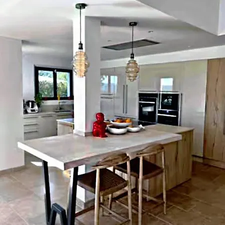 Luxury House, St Tropez 20mns! Stunning View, Serene & Private *