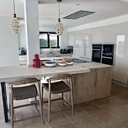 Luxury House, St Tropez 20mns! Stunning View, Serene & Private