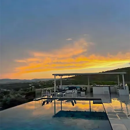 Villa Luxury House, St Tropez 20mns! Stunning View, Serene & Private *